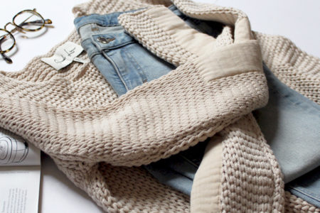 Pull beige cocooning d'hiver en grosse maille