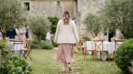 Tenue baptême femme, comment s’habiller avec élégance ? tenue baptême femme