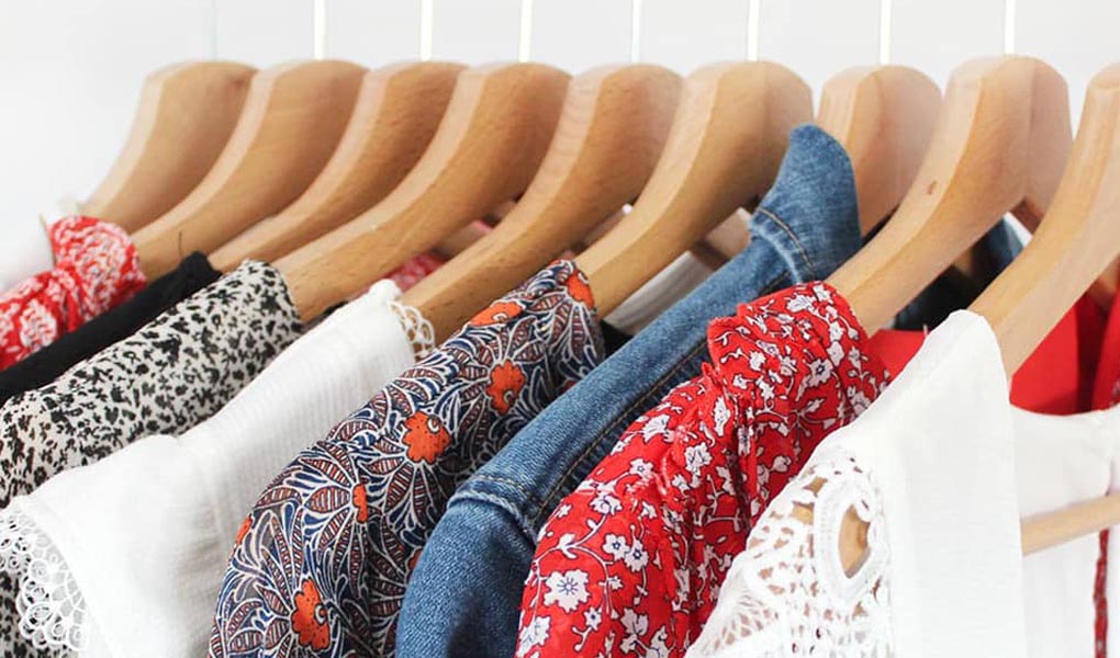 Rue des Abbesses des vetements pour femme tendance Clic and Fit Magazine
