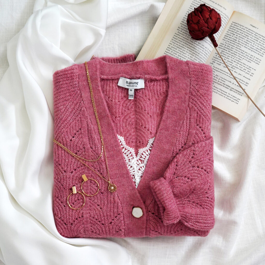 cardigan rose dentelle 