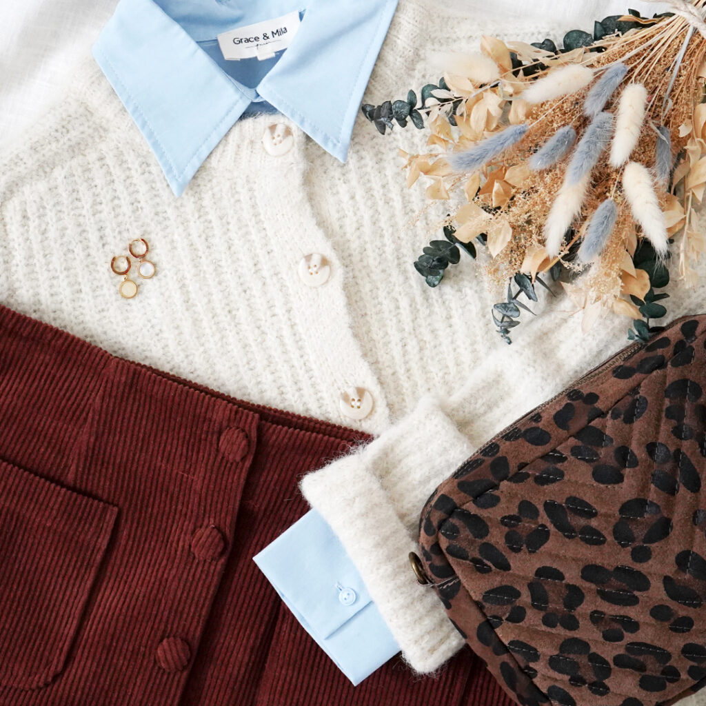 Jupe marron et chemise bleu ciel
