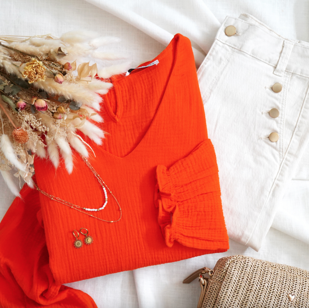 Look femme orange et beige
