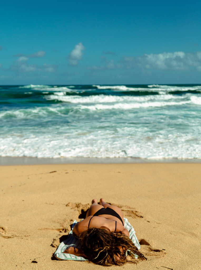 bronzage UV femme plage
