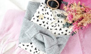 Quelles couleurs porter avec du gris ? Nos conseils mode pour bien l’associer associer vêtement gris