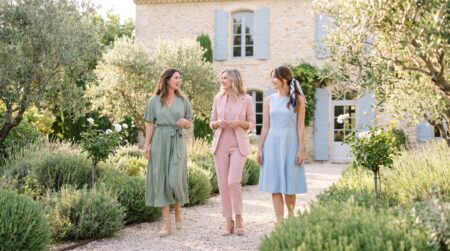 Comment s’habiller pour un mariage avec un dress code couleur ? Dress code femme